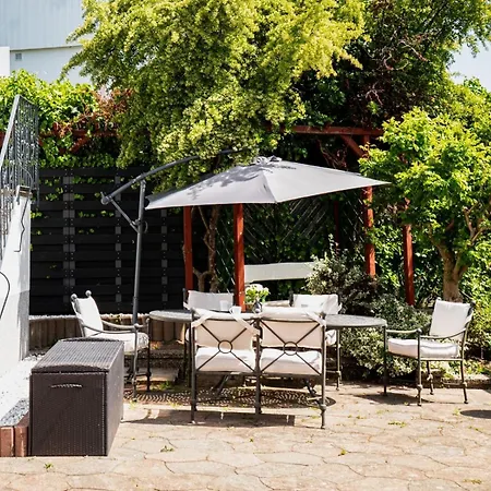 Unter Den Linden Semesterbostad *