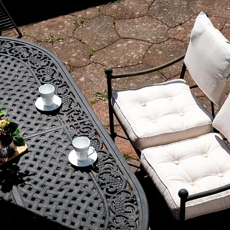 Unter Den Linden Semesterbostad *