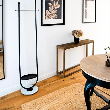 Unter Den Linden Semesterbostad *